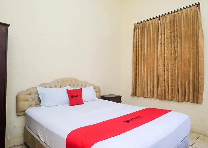 Reddoorz Plus @ Laweyan Surakarta 
