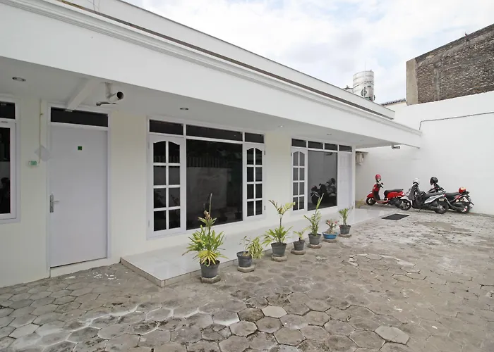 Reddoorz Near Terminal Tirtonadi Hotel Surakarta 